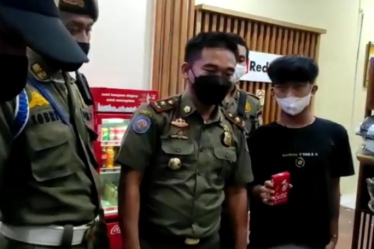 Satpol PP Tangsel Tangkap Pasangan Mesum Saat Razia Pajak Penginapan 