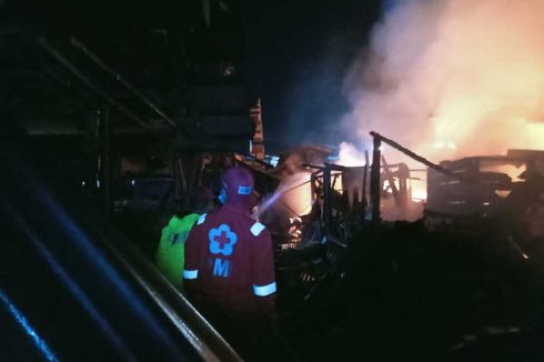 Mau Direnovasi Menteri, Pasar Bawah Bukittinggi Terbakar, 300 Lapak Jadi Abu