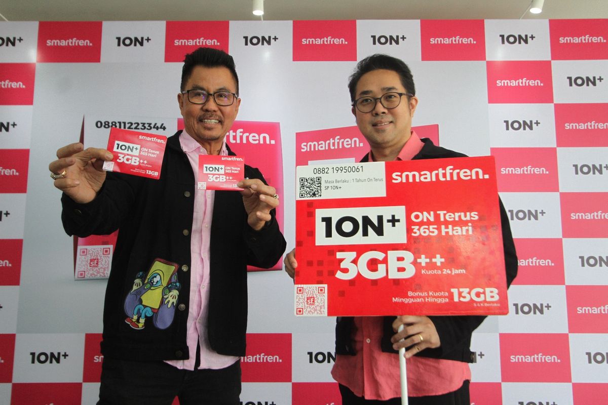 Deputy CEO Smartfren - Djoko Tata Ibrahim dan Chief Brand Officer Smartfren - Roberto Saputra