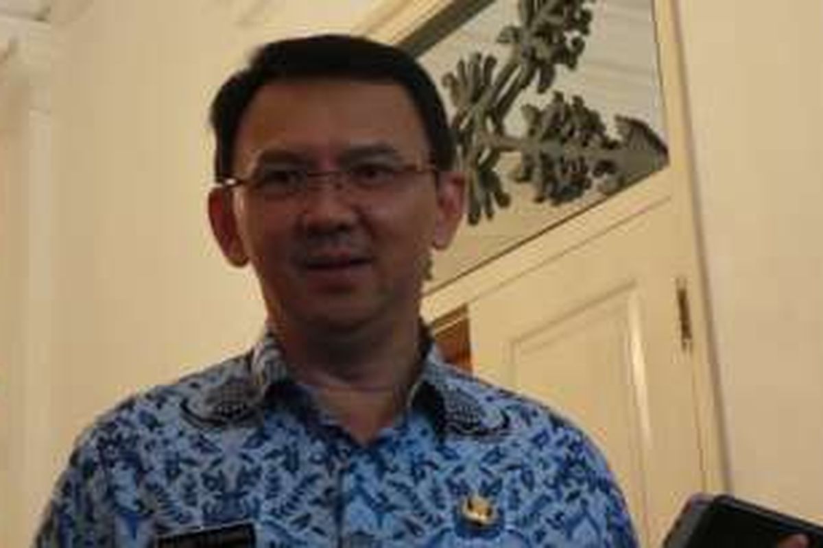 Gubernur DKI Jakarta Basuki Tjahaja Purnama atau Ahok saat wawancara bersama wartawan, di Balai Kota DKI Jakarta, Senin (3/10/2016).