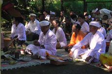 Khidmat Melasti Umat Hindu di Lereng Gunung Merbabu