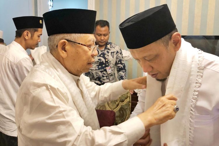 Maruf Amin bersama Ketua Relawan Barisan Gus dan Santri Bersatu (Baguss) Irfan Wahid, di kediaman Maruf, Menteng, Jakarta, Kamis (8/1/2019).