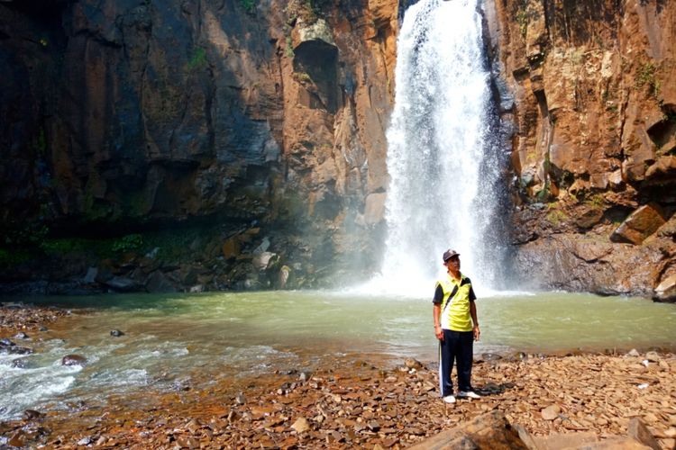 Curug Wadon dalam kompleks Air Terjun/Curug Gombong, di Desa Gombong, Kecamatan Pecalungan, Kabupaten Batang, Jawa Tengah, Kamis (3/5/2018).