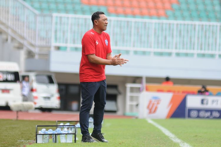 Debut pelatih baru Arema FC Putu Gede saat pertandingan pekan ke-23 Liga 1 2022-2023 melawan RANS Nusantara FC yang berakhir dengan skor 1-2 di Stadion Pakansari Bogor, Rabu (8/2/2023) sore.