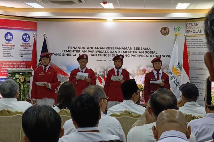 Pukau Menteri dengan 4 Bahasa Asing, Dua Siswa Sekolah Rakyat Bandung Buktikan Keterbatasan Bukan Halangan