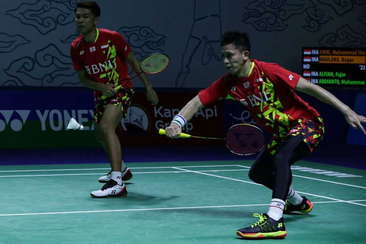 Ganda putra Indonesia, Fajar Alfian/Muhammad Rian Ardianto bertanding melawan ganda putra Indonesia Muhammad Shohibul Fikri/Bagas Maulana pada babak 16 besar Indonesia Open 2022 di Istora Senayan, Jakarta, Kamis (16/6/2022). Fajar/Rian selaku unggulan keenam melaju ke perempat final setelah menang dengan skor 21-10, 10-21 dan 21-15.