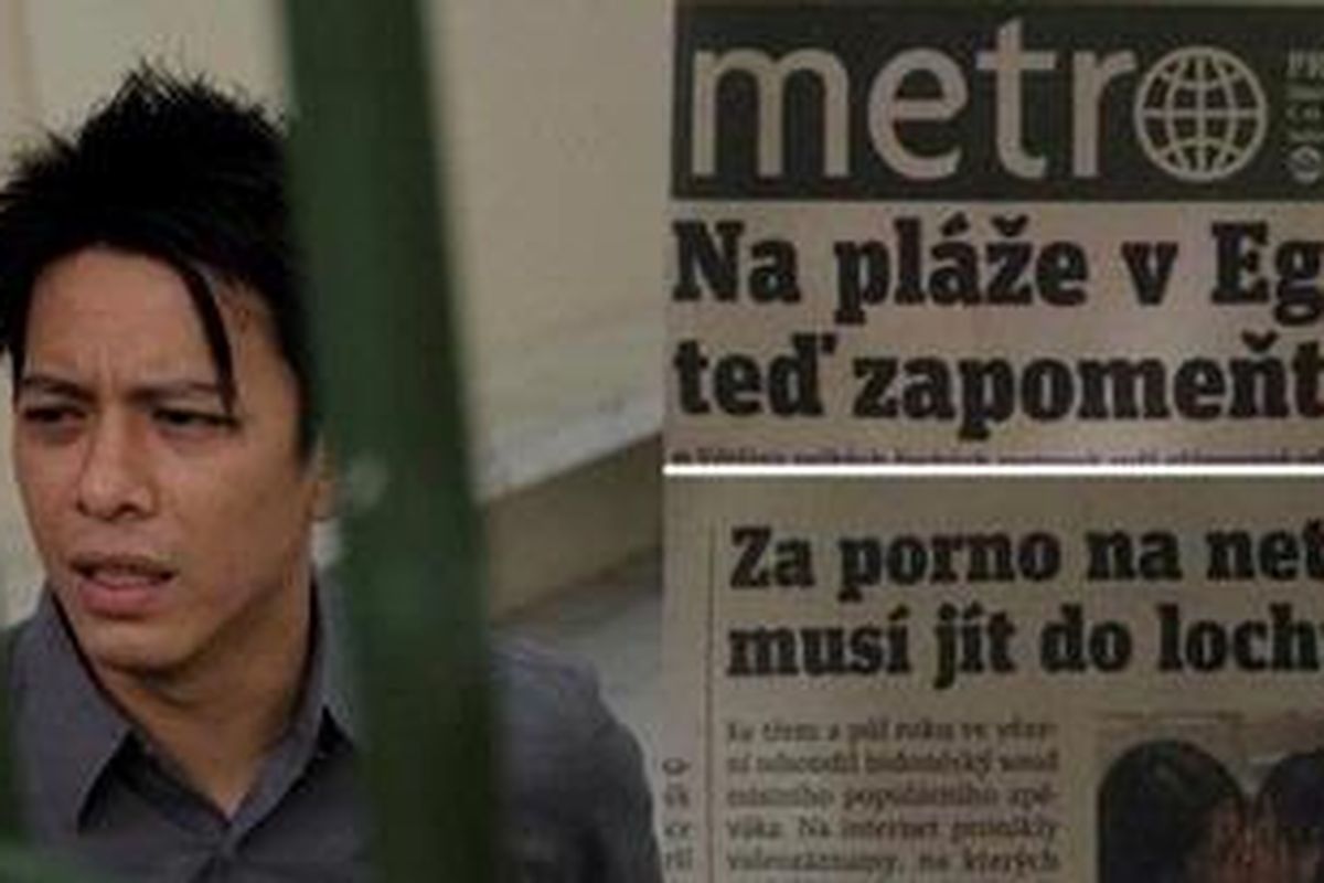 Berita Ariel di Koran gratisan Praha. Photo by Septina Larasati