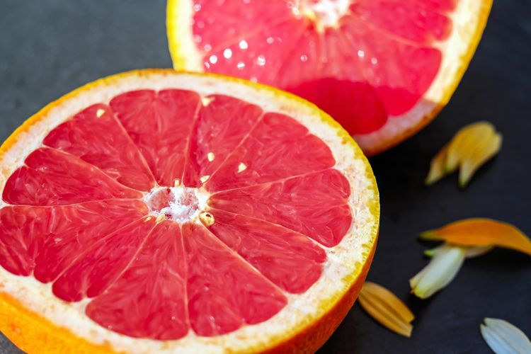 Jeruk bali atau pamelo, merupakan buah yang dianggap membawa keberuntungan di Imlek (Dok. Pixabay)