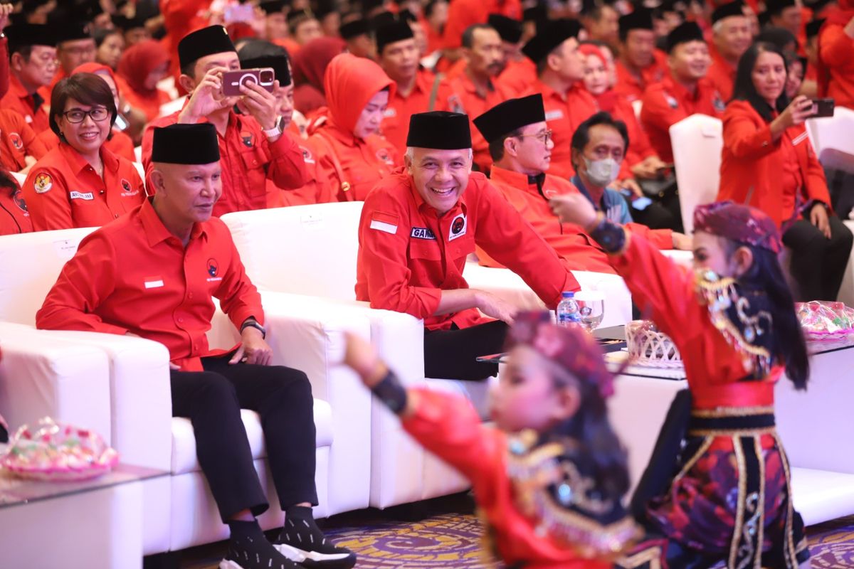 Ketua Banggar DPR Said Abdullah (kiri) dan Gubernur Jateng Ganjar Pranowo (kanan).
