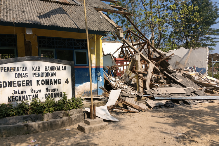 Ruang Kelas Siswa Ambruk, Bertahun-tahun Sekolah di Bangkalan Rusak Tak Kunjung Diperbaiki