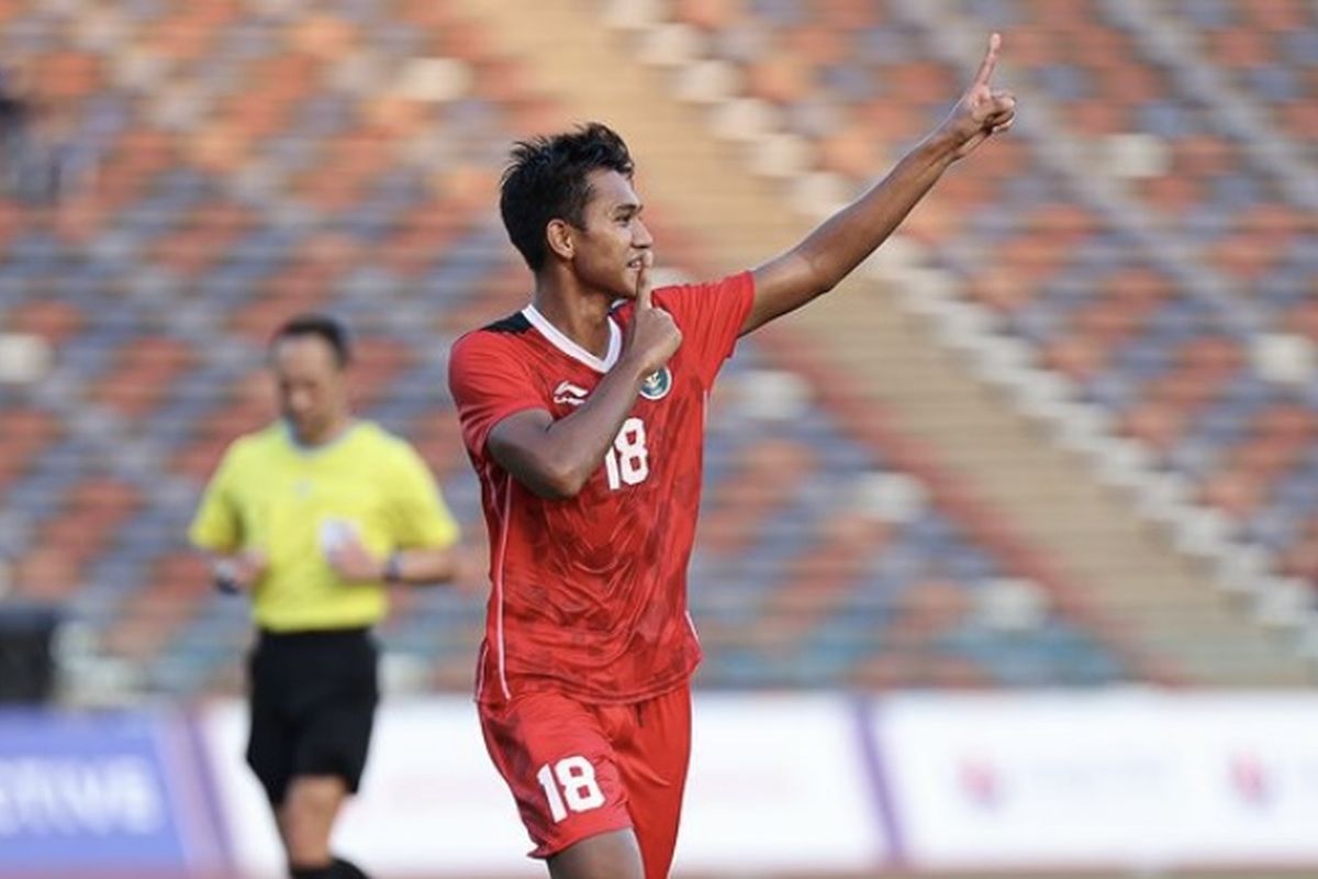 Pemain Timnas Indonesia Titan Agung selebrasi seusai menjebol gawang Myanmar saat pertandingan babak penyisihan Grup A SEA Games 2023 Kamboja yang berakhir dengan skor 5-0 di Olympic Stadium Phnom Penh Kamboja, Kamis (4/5/2023) sore WIB. 