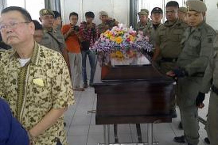 Jenazah Grayson Herbert Linaksita di rumah duka Adijasa Surabaya, Jumat (2/1/2015).