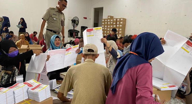 Awasi Sortir-Lipat Surat Suara, Bawaslu Jakbar: Ada Pergantian kalau Rusak