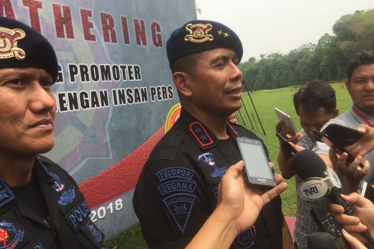 Komandan Korps Brimob Irjen (Pol) Rudy Sufahriyadi usai membuka acara Press Gathering dengan tema “Korps Brimob yang Promoter Membangun Hubungan dengan Insan Pers” di Lapangan Tembak Hoegeng Iman Santoso Markas Korps Brimob Polri Kelapa Dua, Depok, Senin (12/11/2018).