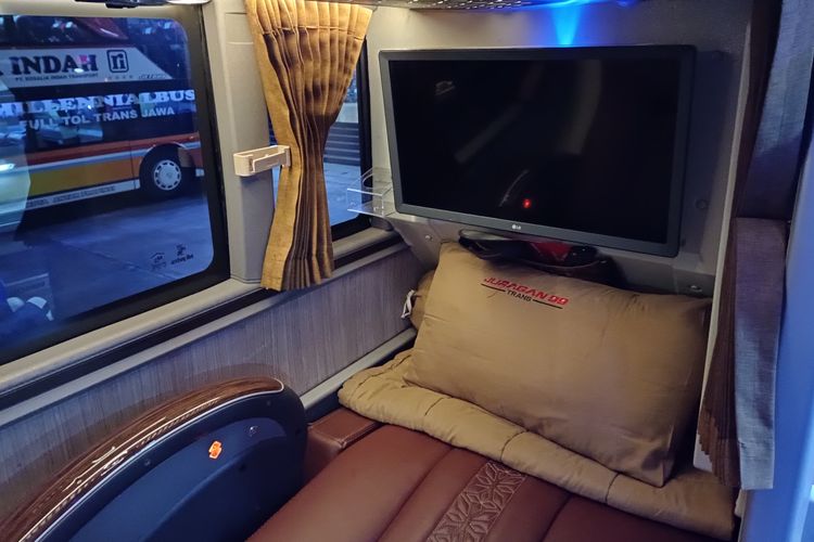 Bus tingkat sleeper PO Juragan 99 Trans 