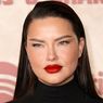 Penampilannya Berubah, Kesehatan Adriana Lima Dipertanyakan