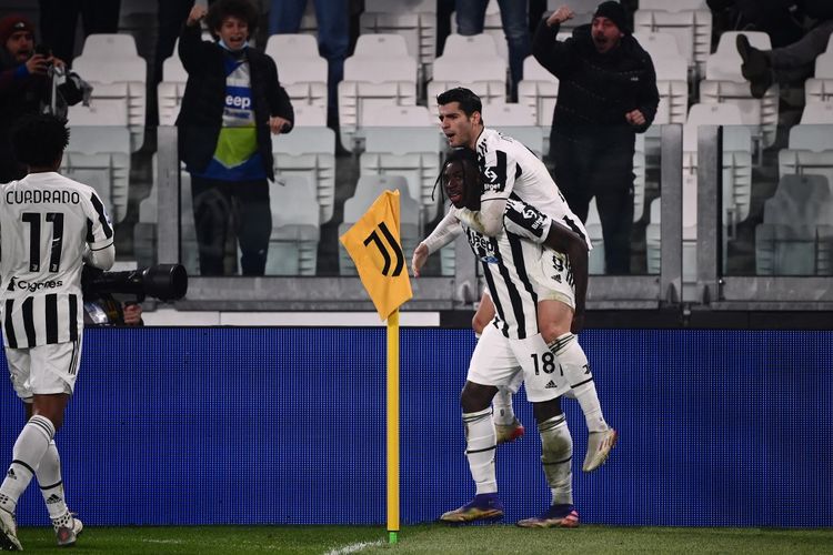 Moise Kean dan Alvaro Morata merayakan gol bagi Juventus pada laga Liga Italia kontra Cagliari di Juventus Stadium, Rabu (22/12/2021) dini hari WIB.