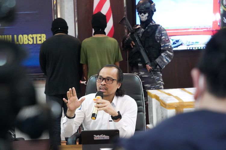 Asisten Khusus Menteri Kelautan dan Perikanan Bidang Media dan Komunikasi Publik, Doni Ismanto saat menjawab pertanyaan wartawan dalam momen konferensi pers di Palembang, Sumatera Selatan belum lama ini.