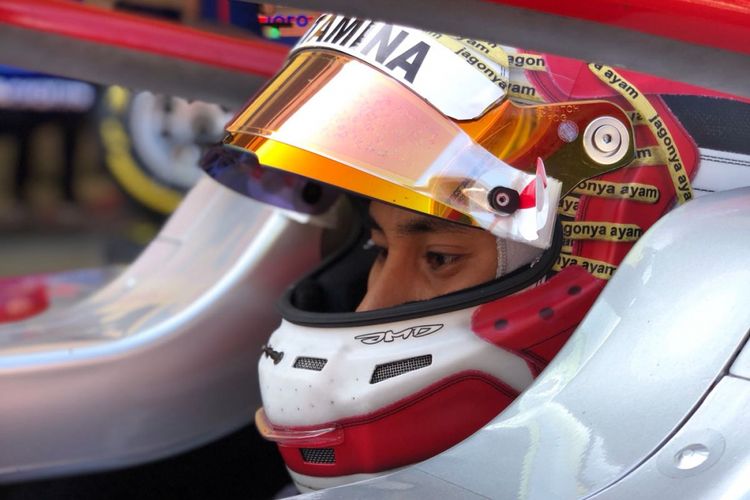 Pebalap Indonesia, Sean Gelael pada balapan Sprit Formula 2 di Sirkuit Catalunya, Barcelona, Spanyol, Minggu (13/5). 