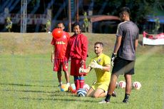 Pelatih Arema FC Tanggapi Polemik Perekrutan Kiper Asing
