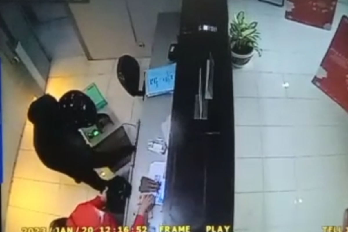 Tangkapan layar aksi perampokan Bank BRI Unit Kunir di Lumajang, Jawa Timur, Jumat (20/1/2023)