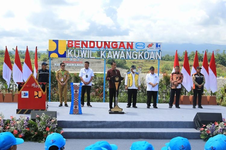 Presiden Joko Widodo (Jokowi) didampingi Menteri Pekerjaan Umum dan Perumahan Rakyat (PUPR) Basuki Hadimuljono telah meresmikan Bendungan Kuwil Kawangkoan di Kabupaten Minahasa Utara, Provinsi Sulawesi Utara, Kamis (19/1/2023).