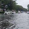 Sudah 7 Jam, Banjir yang Rendam Akses Ruko di Kelapa Gading Tak Kunjung Surut