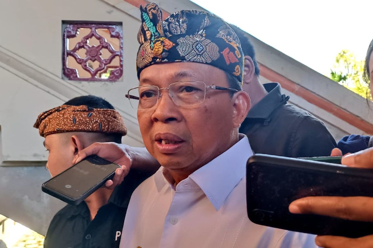 Gubernur Bali I Wayan Koster usai mengikuti sidang paripurna di Gedung DPRD Bali pada Kamis (20/7/2023). Kompas.com/ Yohanes Valdi Seriang Ginta