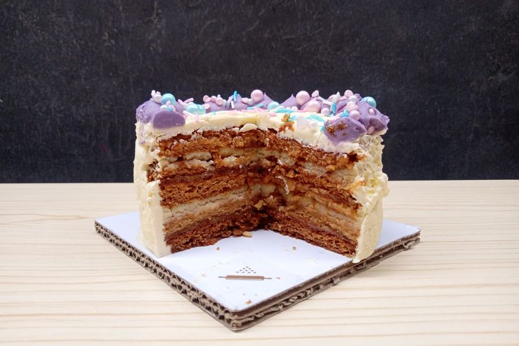 Ilustrasi lapisan kue di Ann's Bake House & Creamery.