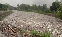 Baru Dibersihkan, Sungai Citarum Kembali Dipenuhi Sampah