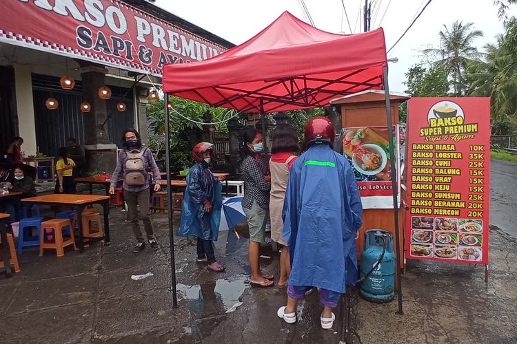 Warung Bakso Super Premium di Jalan Raya Sibang Kaja No.78, Sibang Kaja, Abiansemal, Kabupaten Badung, Bali.