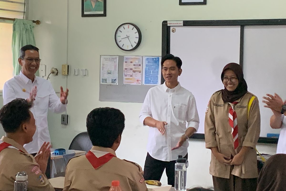 Gibran Cek Langsung Program Makan Bergizi Di SMA Jakarta, Tambahkan ...