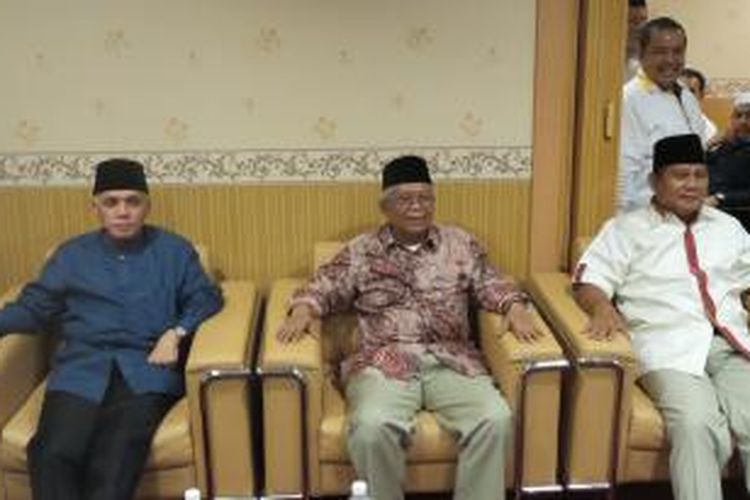 Cawapres Hatta Rajasa,Ketua Dewan Syuro PKS Hilmi Aminudin, dan capres Prabowo Subianto di Kantor DPP PKS, Jakarta, Kamis (24/7/2014).