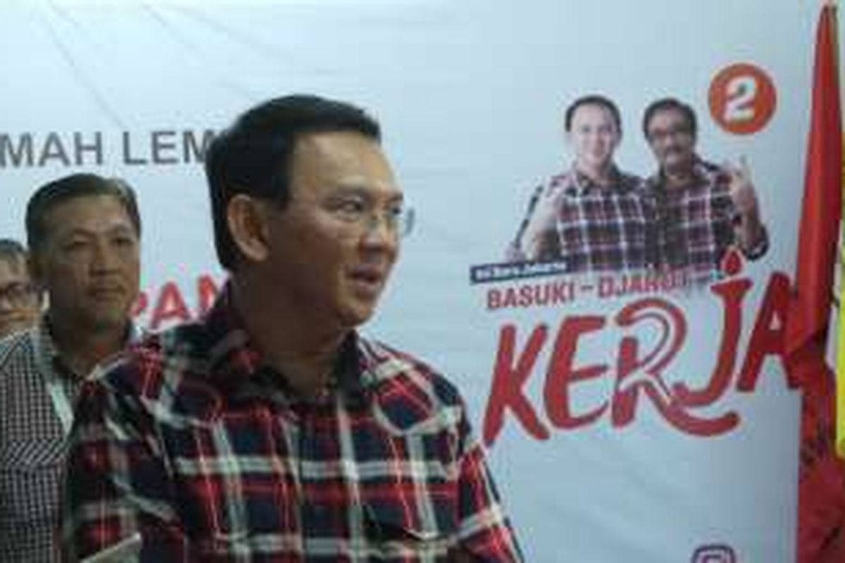 Calon gubernur DKI Jakarta Basuki Tjahaja Purnama atau Ahok saat berada di Rumah Lembang, Menteng, Jakarta Pusat, Senin (14/11/2016).