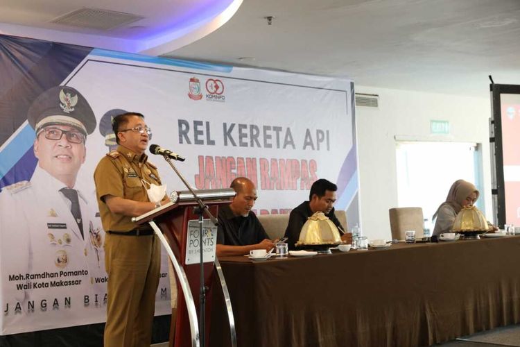 Seminar Suara Mahasiswa yang diselenggarakan Dinas Komunikasi dan Informatika (Diskominfo) Makassar. Mengangkat tema ‘Rel Kereta Api Jangan Rampas Tanah Rakyat’ itu berlangsung di Hotel Four Points by Sheraton, Senin (29/8/2022).