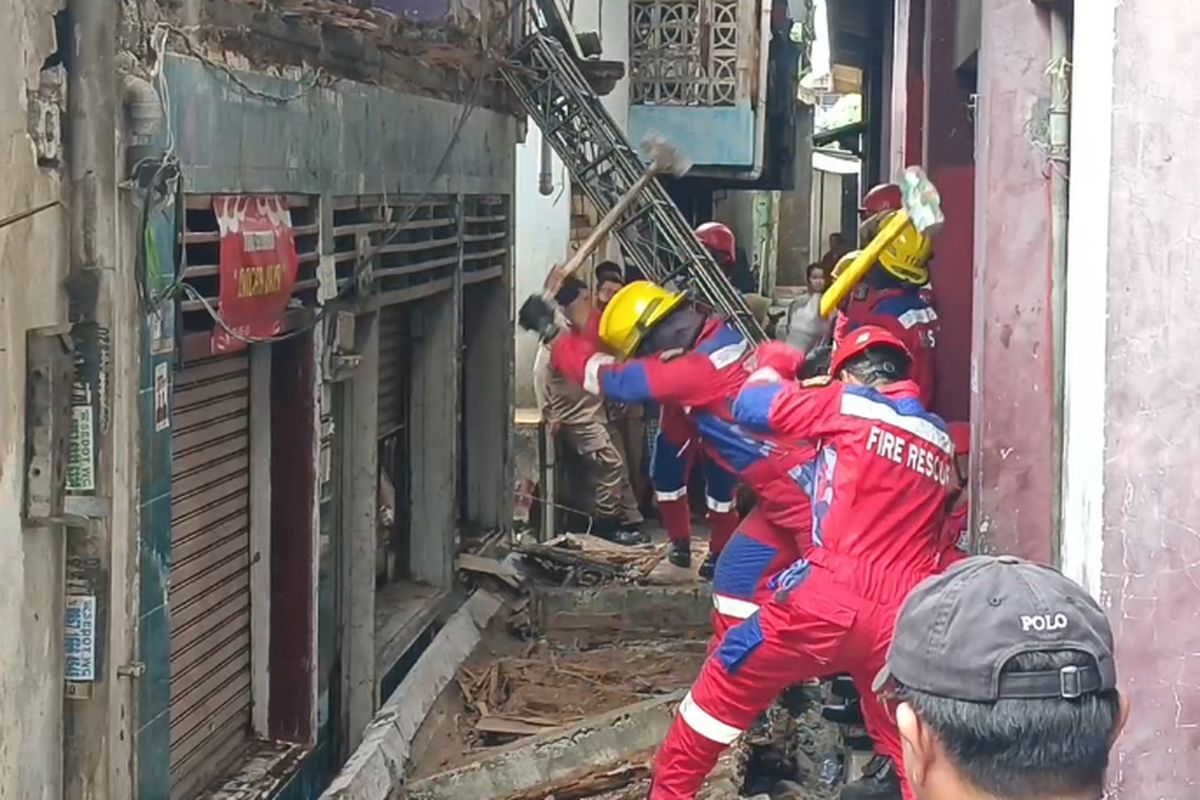 Balkon Rumah Ambruk di Surabaya, Seorang Penghuni Tewas Tertimpa Reruntuhan