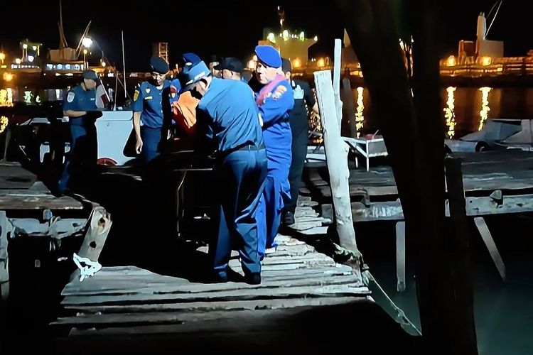 Perahu Muatan Besi Tua Tenggelam di Gresik, 1 ABK Tewas, 2 Masih Dicari