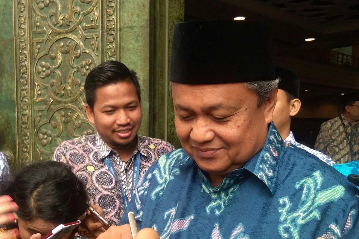 Gubernur BI Perry Warjiyo update perkembangan moneter terkini di Kompleks BI, Jakarta, Jumat (22/11/2019)