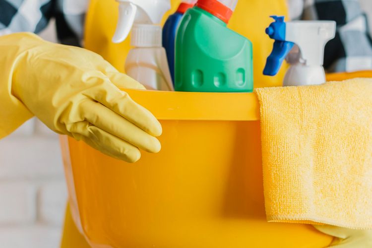 Ilustrasi membersihkan rumah, produk pembersih rumah. 