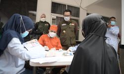 Sapa Warga Subang dan Purwakarta, Ridwan Kamil Bagikan Sembako dan Tinjau Vaksinasi