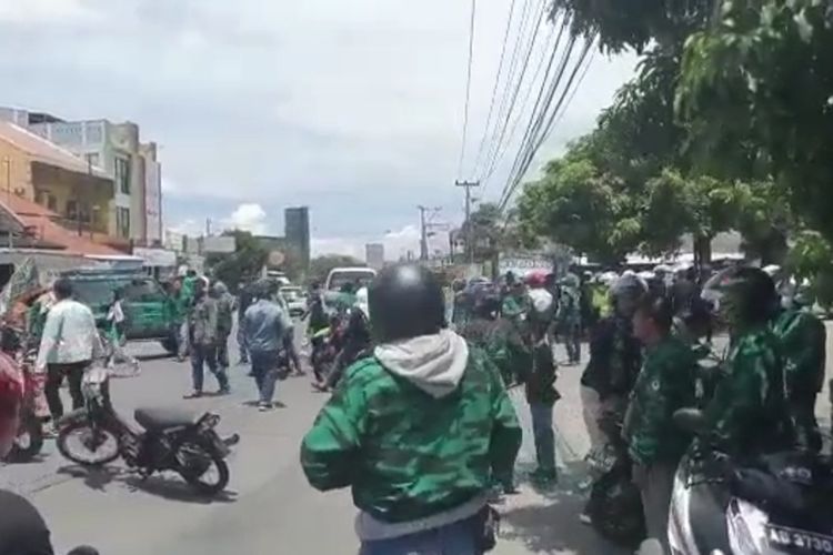 Sekelompok Anggota Gerakan Pemuda Kabah Diamanakan Polisi karena Konvoi hingga Blokade Jalan di Kota Solo, Minggu (20/3/2022)
