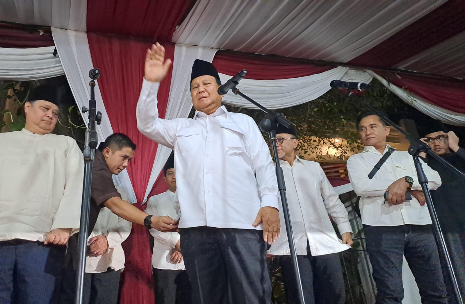 Prabowo: Pilpres Sudah Selesai, yang Memilih Paslon Nomor 1 dan 3 Kita Hormati