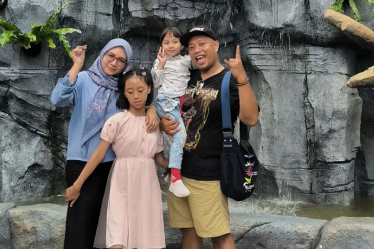 Ira, ibu bekerja dengan anak ADHD, belajar menerima prosesnya, memaafkan diri, dan merayakan progres kecil yang sering luput dilihat banyak orang.
