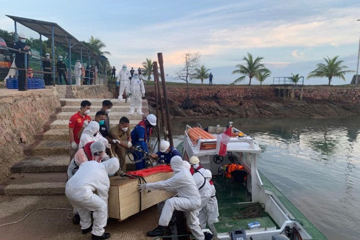 Indonesia?s Foreign Affairs Ministry has coordinated the repatriation of six Indonesian crewmen, including a dead body aboard the Chinese fishing vessel.  