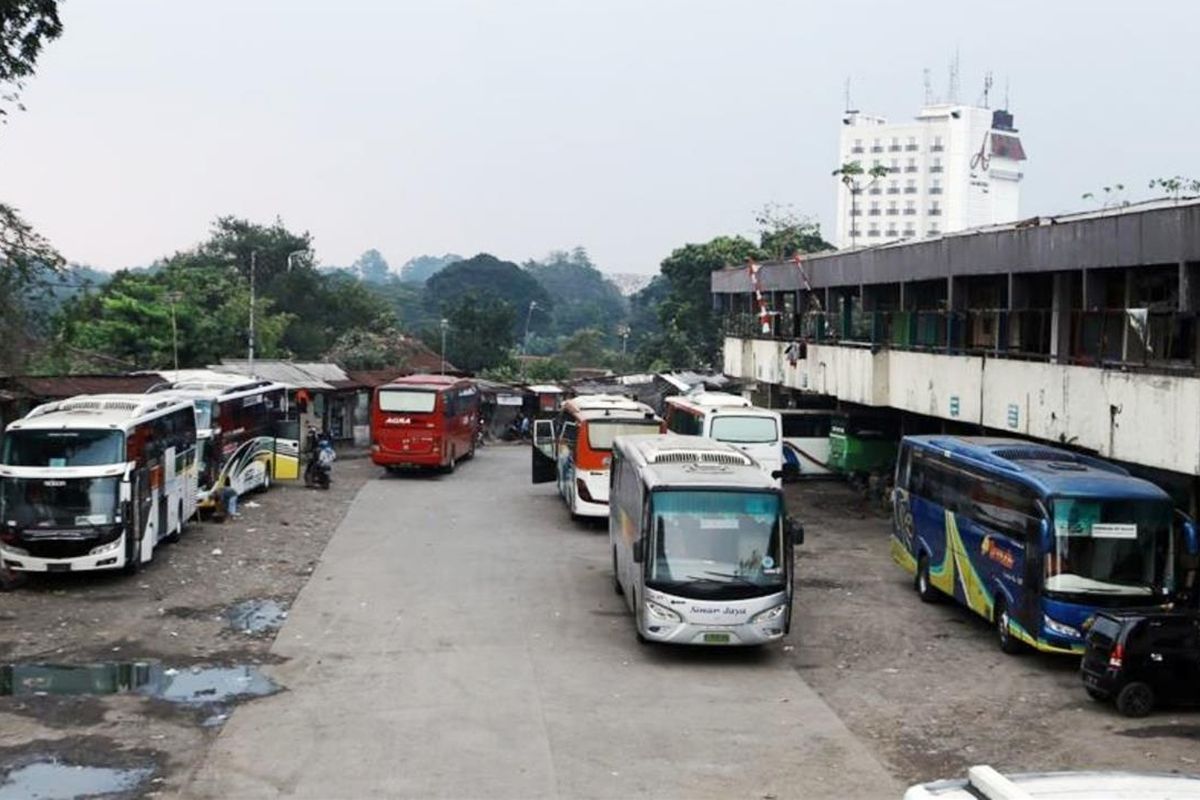 Sejumlah armada bus sedang terparkir di Terminal Baranangsiang, Selasa (16/7/2019).