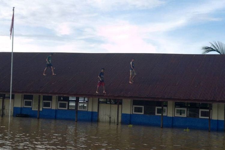 (Foto Zulviqor) Banjir yang merendam 7 desa di wilayah perbatasan Kecamatan Sembakung. Di wilayah perbatasan yang sering menjadi langganan banjir kiriman dari Malaysia tersebut, pemerintah daerah Nunukan justru tidak membentuk UPT BPBD. 