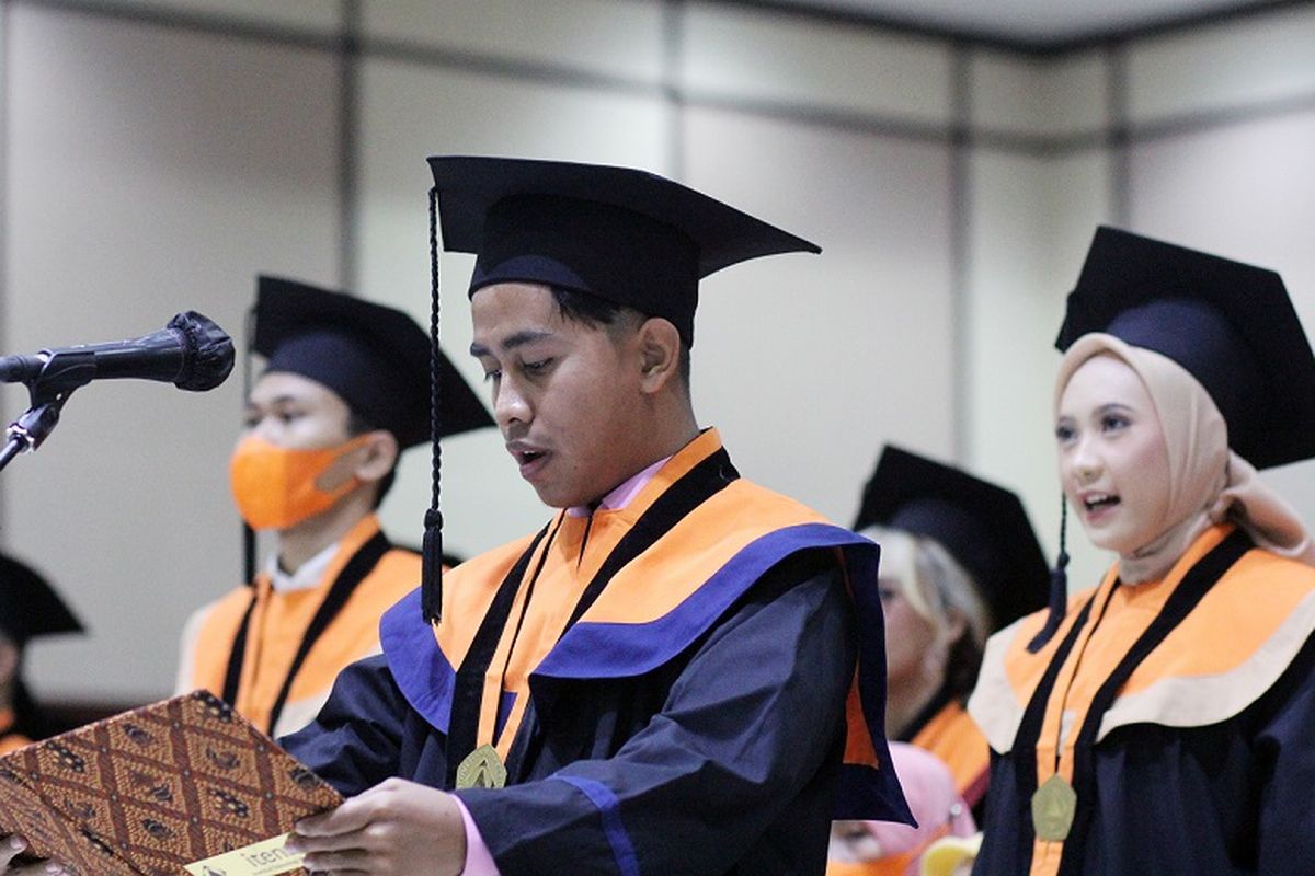 Institut Teknologi Nasional (Itenas) Bandung meluluskan 491 wisudawan Periode Semester Ganjil Tahun Akademik 2022/2023 digelar di Gedung Serba Guna (GSG) Bale Dayang Sumbi Itenas, Sabtu (4/3/2023).