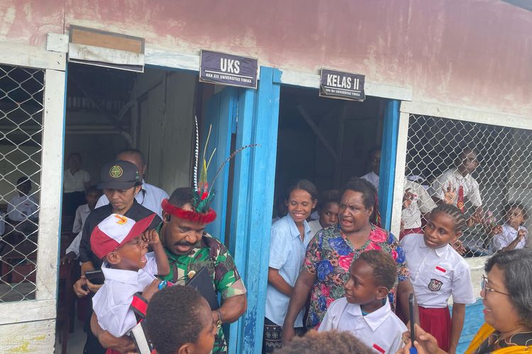 Staf Khusus Menhan Lenis Kogoya Ancam Bubarkan KNPB di Papua