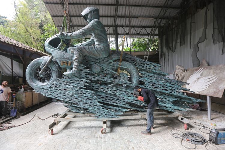 Patung Speed Jokowi karya Nyoman Nuarta 