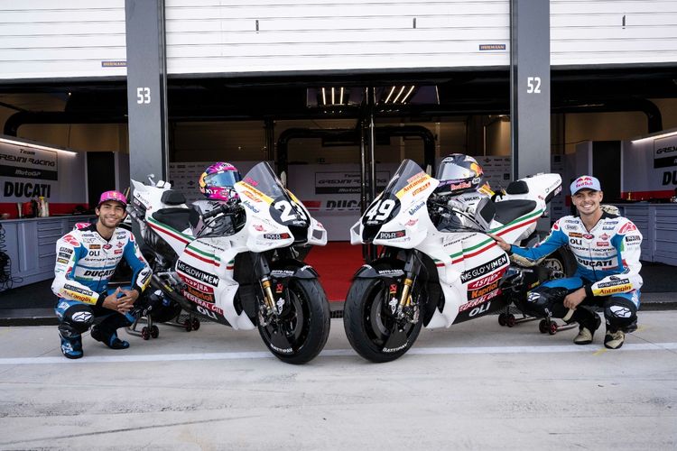 Enea Bastianini dan Fabio Di Giannantonio saat berlaga pada MotoGP San Marino 2022